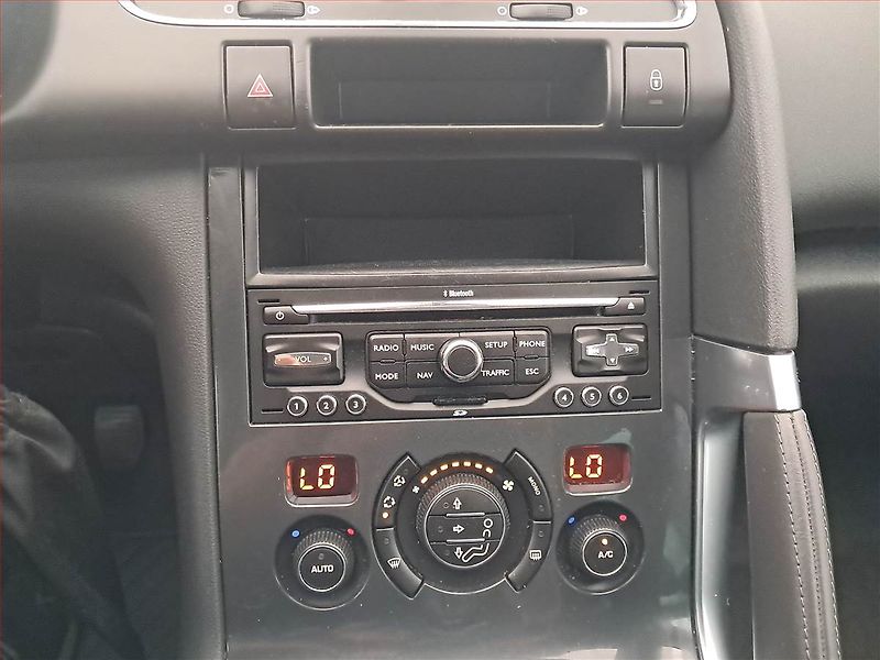 Peugeot 3008 (2012) 2.0 HDi, Navi, Tempomat - fotka 12 z 16