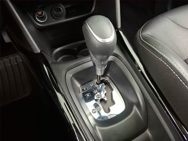 Peugeot 2008 (2018) 1.2 PureTech, Automat, Kůže - fotka 13 z 19
