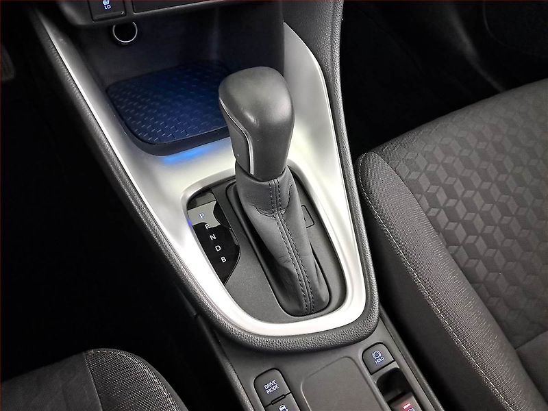 Toyota Yaris (2022) 1.5 VVT-i Hybrid - fotka 13 z 17