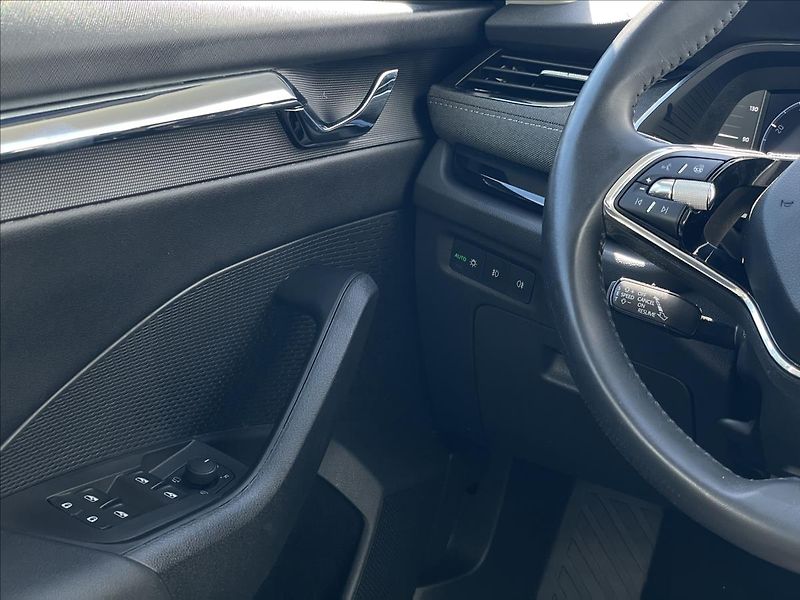 Škoda Octavia 2,0 TDI DSG Combi Style Plus - fotka 15 z 22