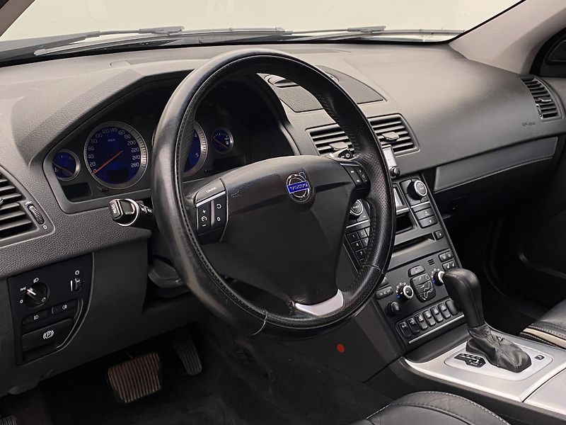 Volvo XC90 D5 AWD SPORT AUT CZ - fotka 18 z 42