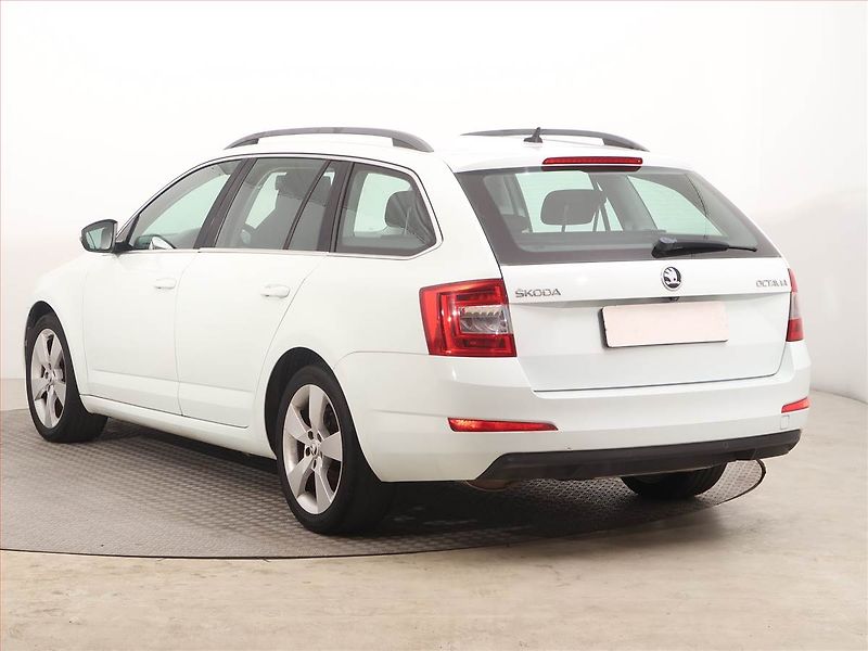 Škoda Octavia (2015) Style 2.0 TDI, Automat, Navi - fotka 4 z 15