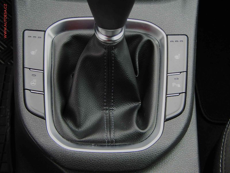 Hyundai i30 (2023) 1.0 T-GDi, 2.maj,ČR, Smart - fotka 14 z 22