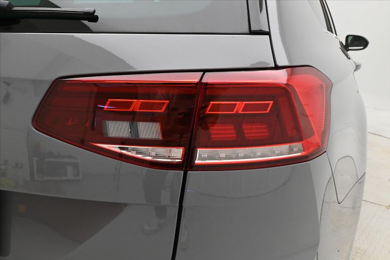 Volkswagen Passat 2,0 TDI 110kW DSG Business Zár - fotka 24 z 25