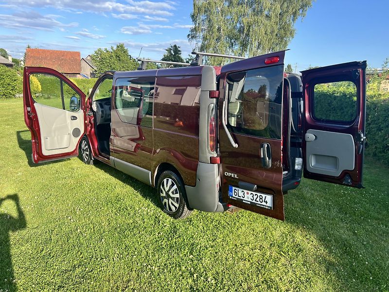 Opel Vivaro 1.9CDTI 74KW,5 MÍST,KLIMA,TZ - fotka 25 z 39
