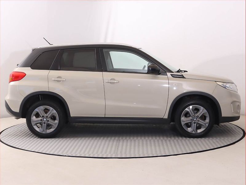 Suzuki Vitara (2015) 1.6 VVT, Tempomat - fotka 6 z 19