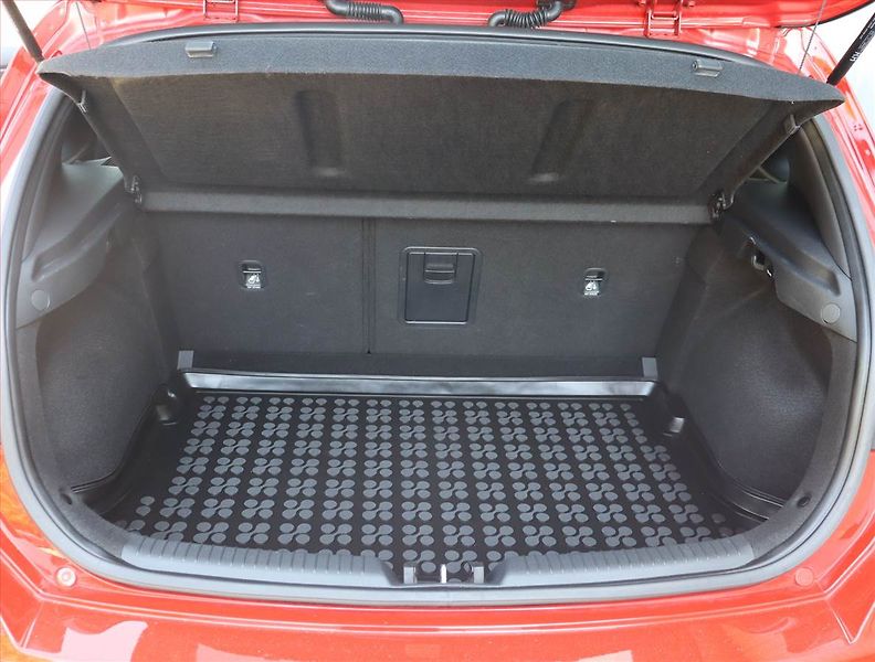 Hyundai i30 (2024) 1.5 T-GDI MHEV - fotka 14 z 20