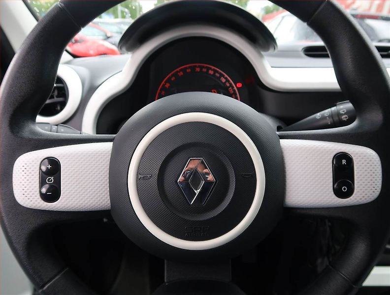 Renault Twingo (2015) 1.0 SCe, Tempomat - fotka 14 z 18