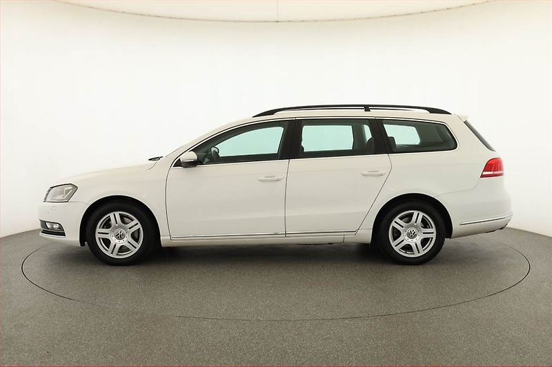 Volkswagen Passat (2012) 2.0 TDI, Xenony, Tempomat - fotka 3 z 16