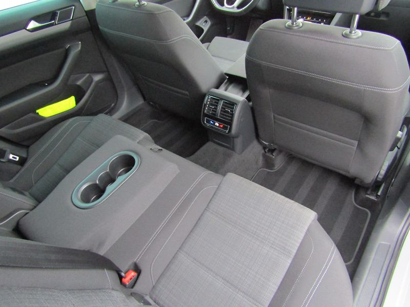 Volkswagen Passat Business 2.0 TDI 110KW DSG Var - fotka 26 z 30