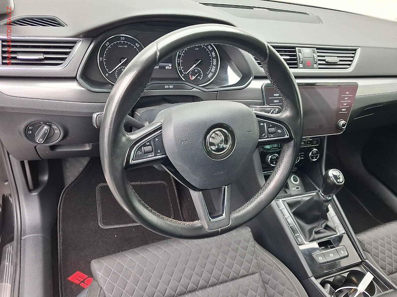 Škoda Superb (2018) 2.0TDi 4x4, Style, xenon - fotka 13 z 18