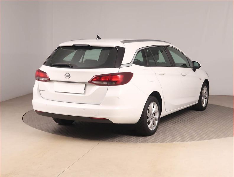 Opel Astra (2019) 1.6 CDTI, Navi, Tempomat - fotka 5 z 16