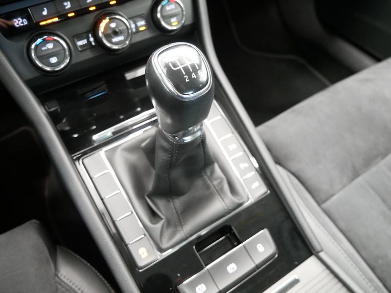 Škoda Superb - fotka 24 z 29
