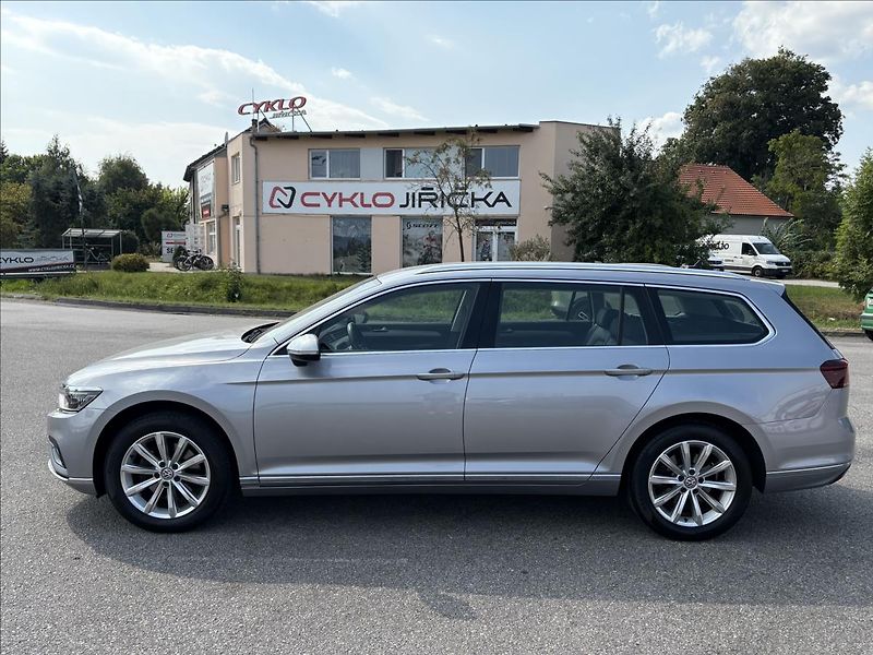 Volkswagen Passat 2,0 TDi140kW,Matrix,ACC,Kamera - fotka 43 z 45