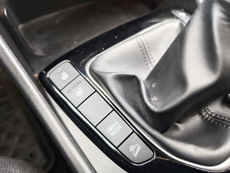 Hyundai Tucson 1.6 CRDI/100kW Smart MHEV - fotka 23 z 31