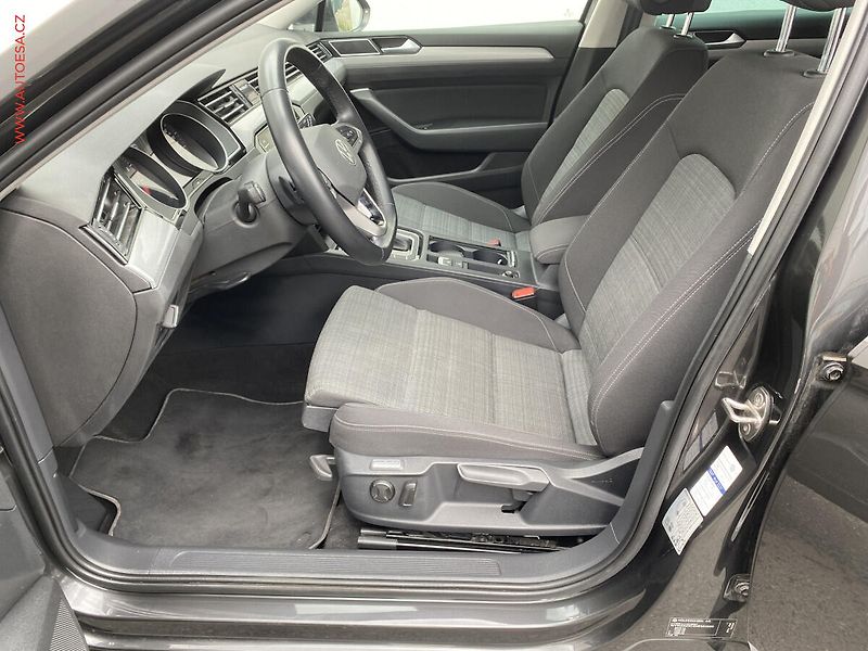 Volkswagen Passat (2021) 1.5 TSi, DSG, LED, navi - fotka 9 z 18