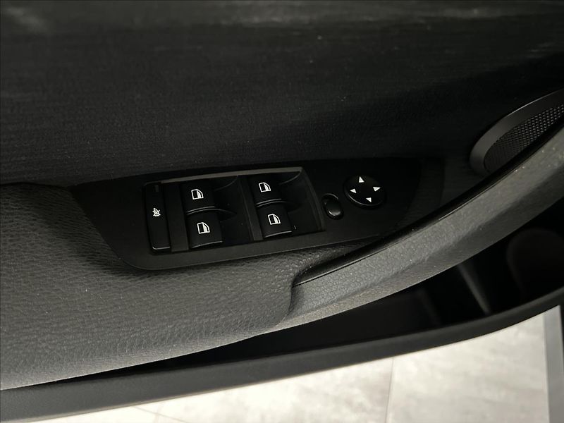 BMW X1 2,0   sDrive20i,AUTOMAT,1.MAJI - fotka 8 z 21