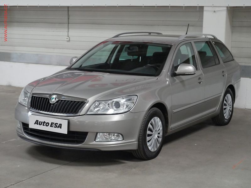 Škoda Octavia (2012) 1.6 TDi, autoAC - fotka 3 z 19