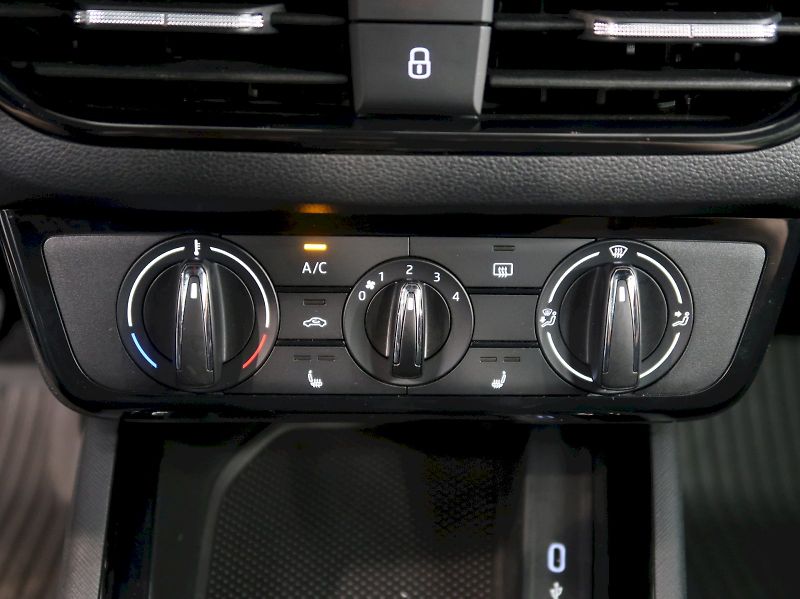 Škoda Kamiq (2024) SELECTION 1.0TSI 85KW - fotka 29 z 38