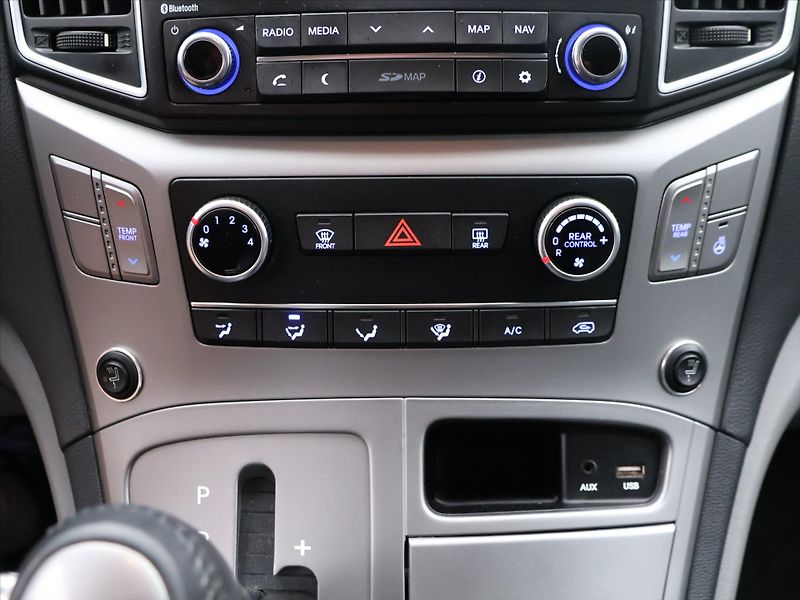 Hyundai H 1 Starex 2,5 CRDi 125kW Automat - fotka 22 z 32