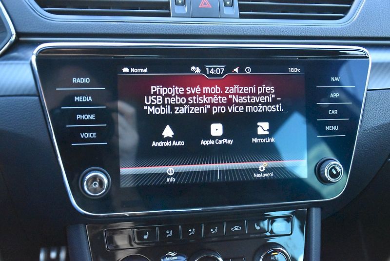Škoda Superb (2023) Combi Sportline 1.5 TSI 110kW - fotka 21 z 35