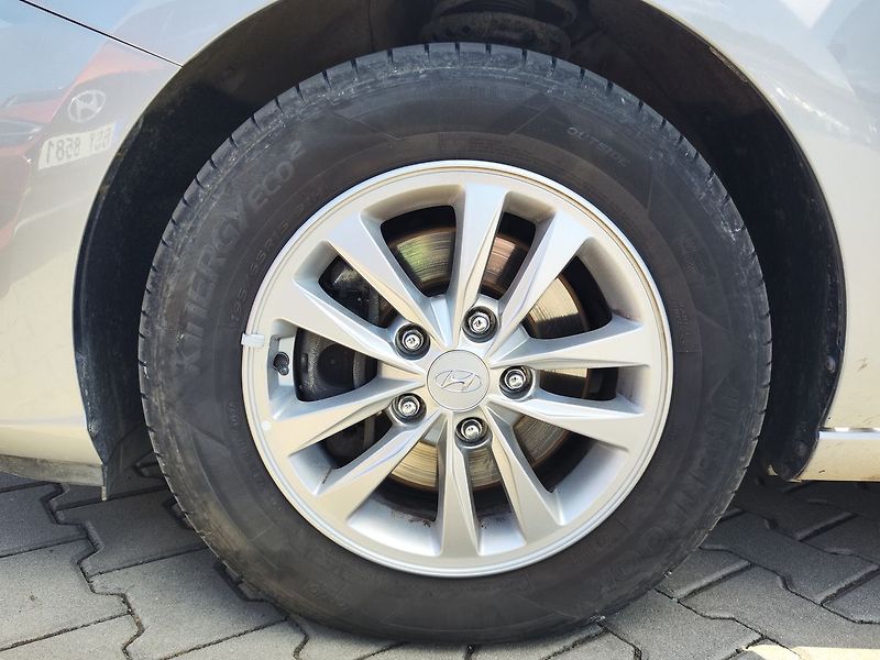 Hyundai i30 1.5 T-GDI/118kW Comfort - fotka 29 z 32