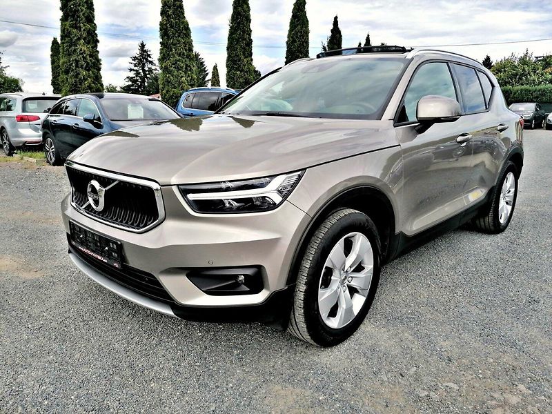 Volvo XC40 (2020) T3 Panorama,Kůže,Winter Paket - fotka 2 z 35