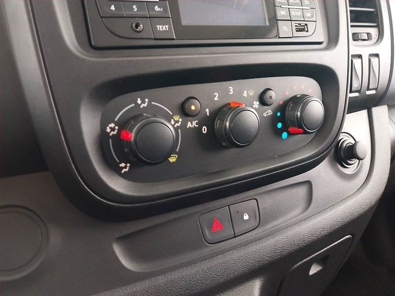 Opel Vivaro (2019) 1.6 BiCDTI, Bus, 6Míst, ČR - fotka 13 z 18