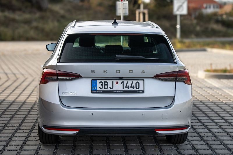 Škoda Octavia - fotka 5 z 31