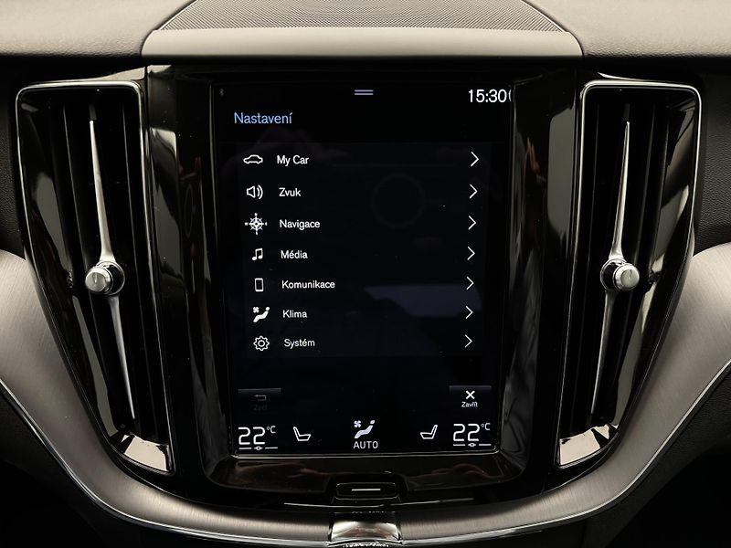 Volvo XC60 B4 AWD MOMENTUM AUT REZERVACE - fotka 36 z 45