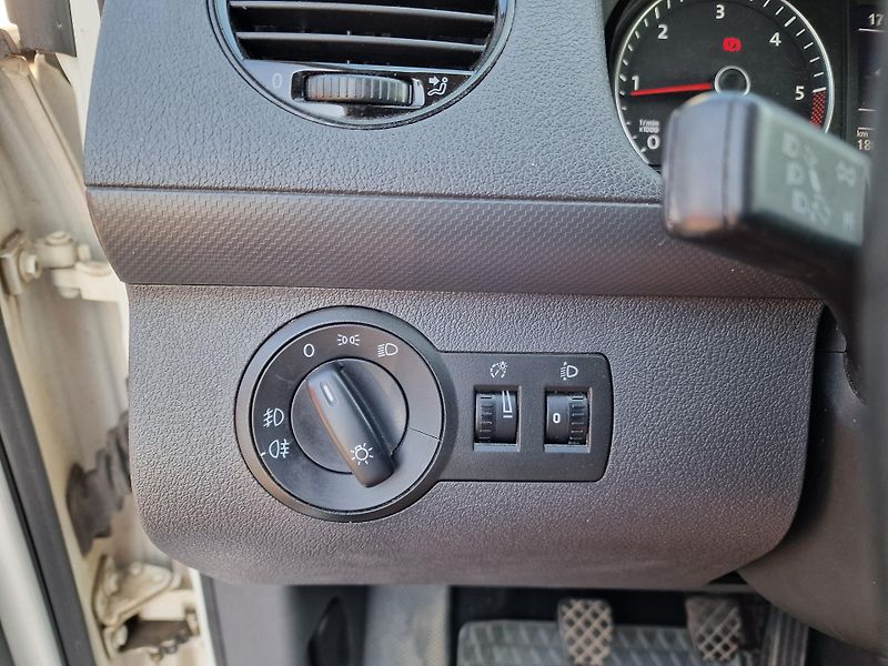 Volkswagen Caddy 1,6TDI EDITION 30 TAŽNÉ  - fotka 16 z 20