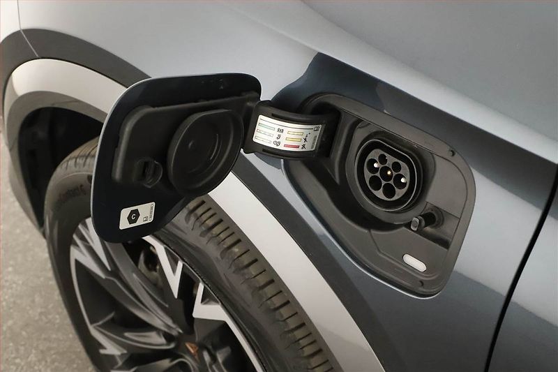 Cupra Formentor (2023) 1.4 e-Hybrid - fotka 27 z 28