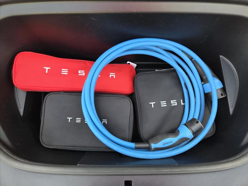 Tesla Model Y LFP Ryzen SoH 93% Tažné z. 1.m - fotka 19 z 22