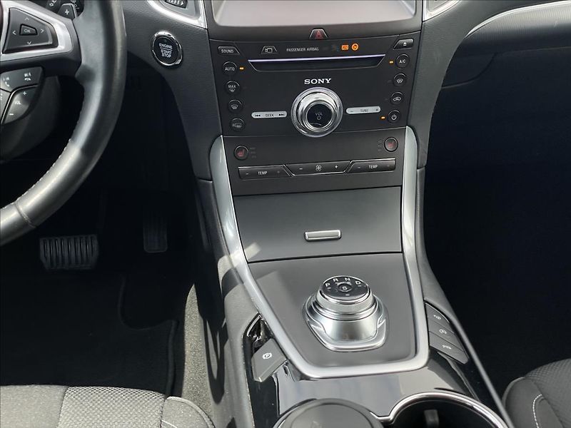 Ford S-MAX 2,0 EcoBlue AWD A8 Titanium TZ - fotka 12 z 23