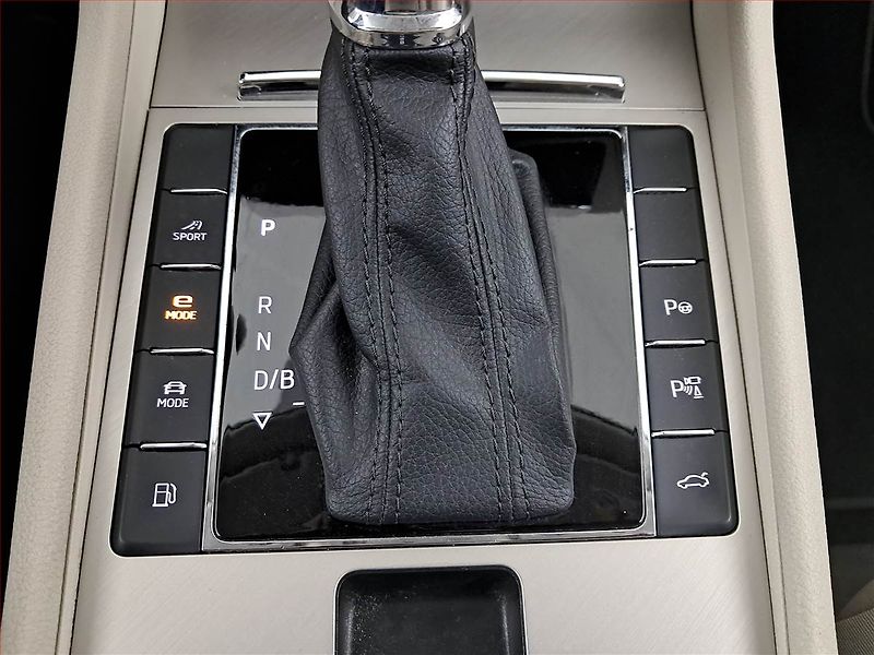 Škoda Superb (2020) Laurin&Klement iV 1.4 TSI PHEV - fotka 18 z 20