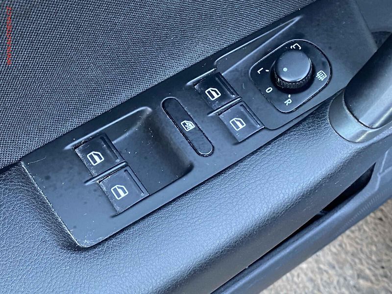 Volkswagen Passat (2013) 1.6 TDi, Comfortline, navi - fotka 11 z 18