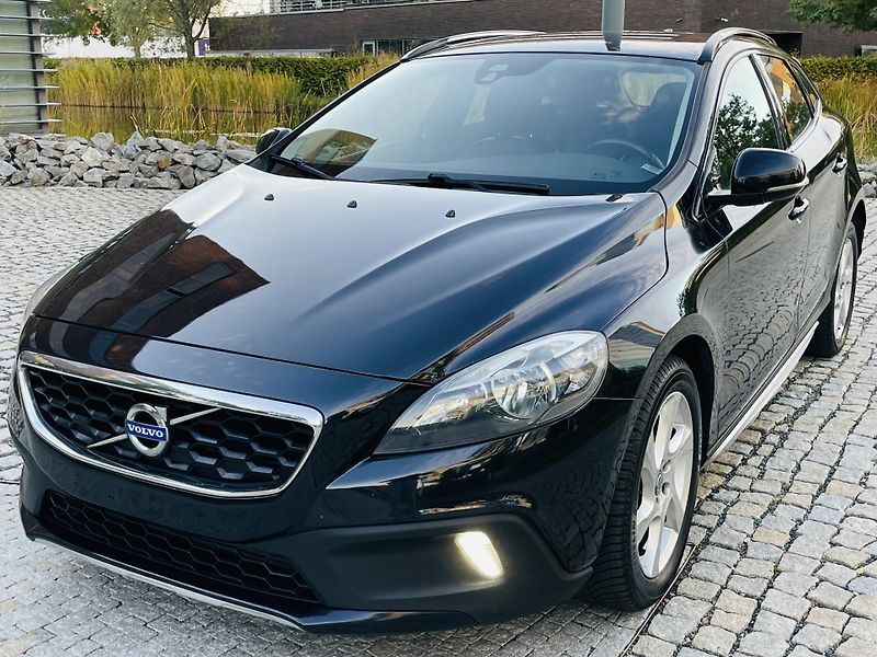 Volvo V40 2.0D3 MANUÁL CROSS SERVISKA  - fotka 4 z 43
