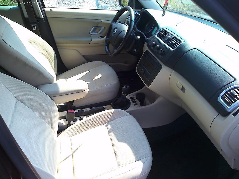 Škoda Fabia (2008) 1.9 TDi, 77 kW, kabriolet - fotka 13 z 34