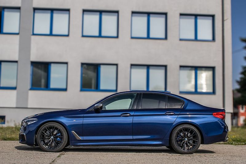 BMW Řada 5 - fotka 8 z 28
