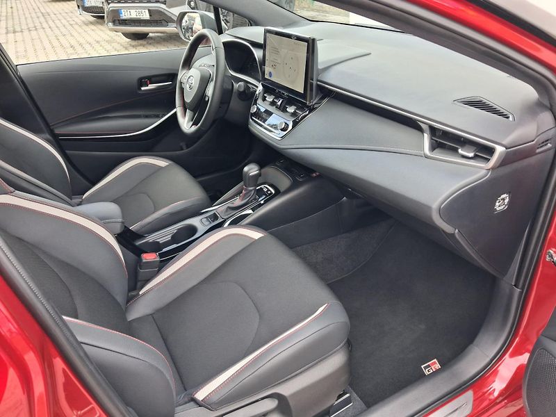 Toyota Corolla 1.8 HSD e-CVT GR Sport - fotka 16 z 21