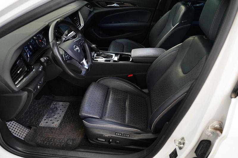 Opel Insignia - fotka 11 z 29