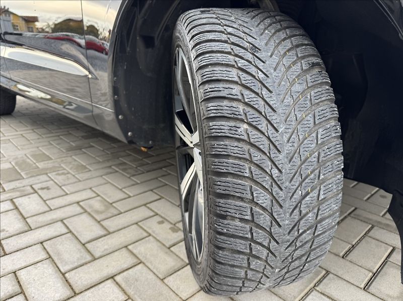 Volvo XC60 2,0 T8 AWD Recharge Plus Dark - fotka 44 z 50