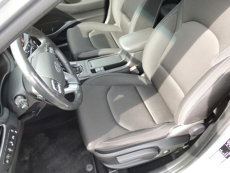 Hyundai i30 (2019) Combi 1.6CRDi,100kw,automat,ČR - fotka 35 z 52