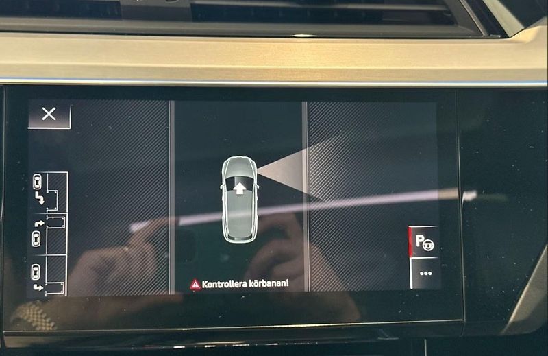 Audi Q8 e-tron 55 Q SoH 97% 360k Pano Tažné - fotka 27 z 34