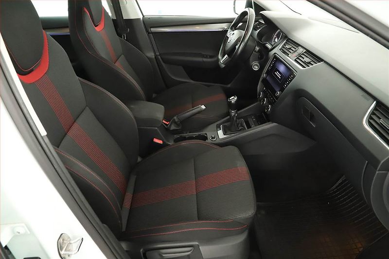Škoda Octavia (2017) Style 1.6 TDI, Navi, Tempomat - fotka 7 z 14
