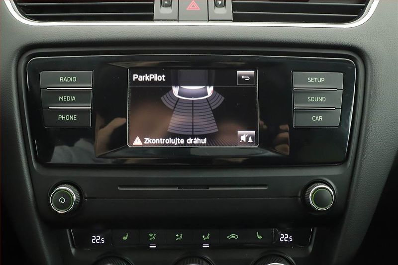 Škoda Octavia (2014) 1.6 TDI, Tempomat - fotka 12 z 18