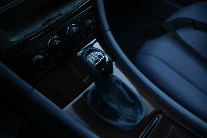 Mercedes-Benz 220 220 CDi ELEGANCE - fotka 19 z 23