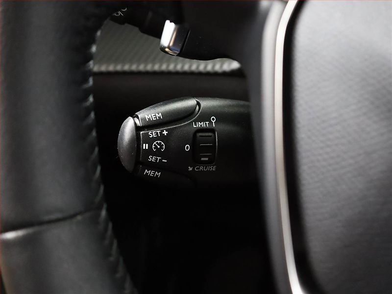 Peugeot 2008 (2024) 1.2 PureTech - fotka 18 z 19
