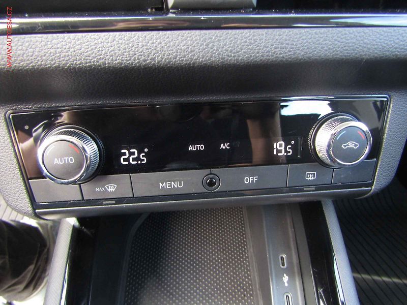 Škoda Kamiq (2021) 1.0TSi, 2.maj,ČR, LED, AC - fotka 13 z 18