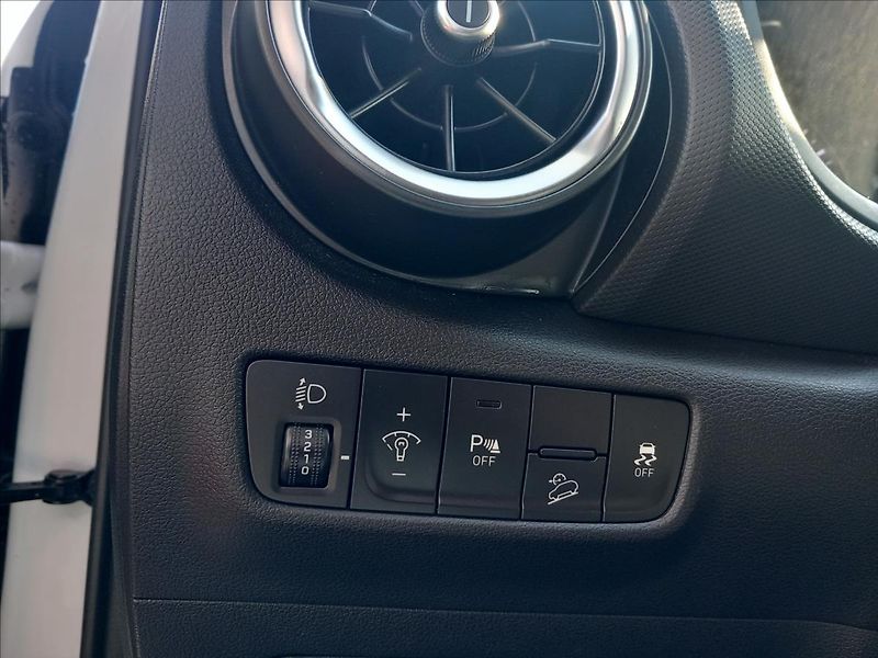 Hyundai Kona 1,0 TGDI SMART, tažné zař. - fotka 12 z 25